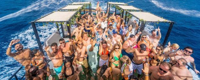 Festa in Barca a Ibiza - Goditi la festa più pazza di tutta l'isola
