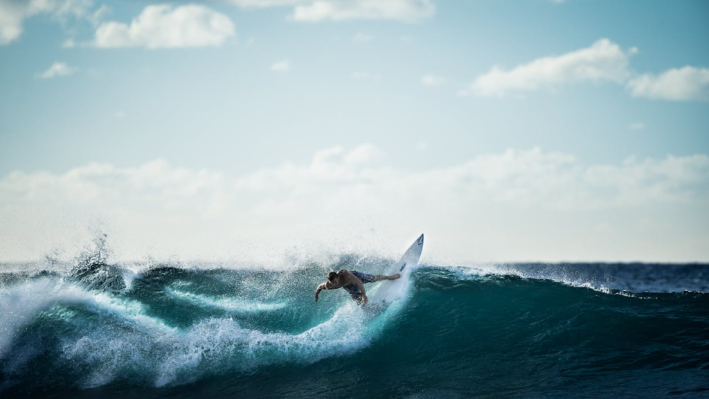 Las Mejores Playas para Practicar Surf en Ibiza