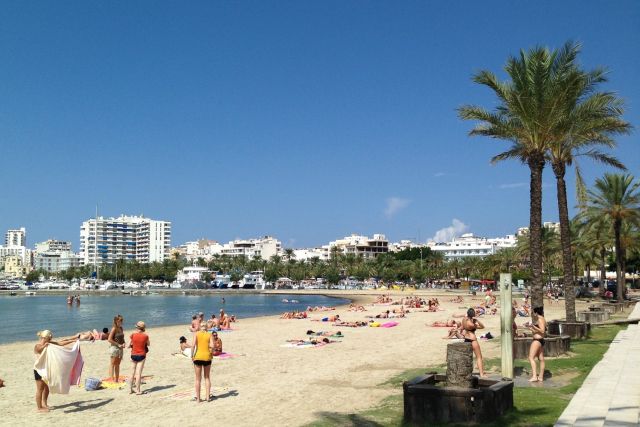 playa san antonio ibiza