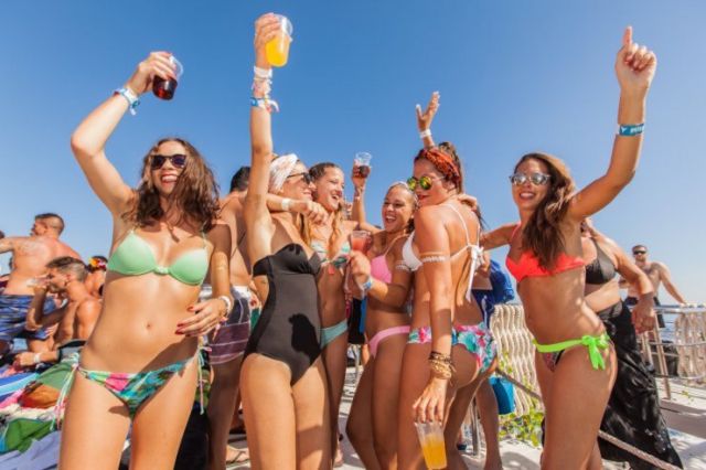 fiesta en barco ibiza