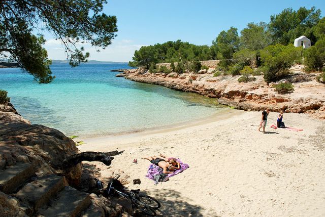 playa san antonio ibiza5