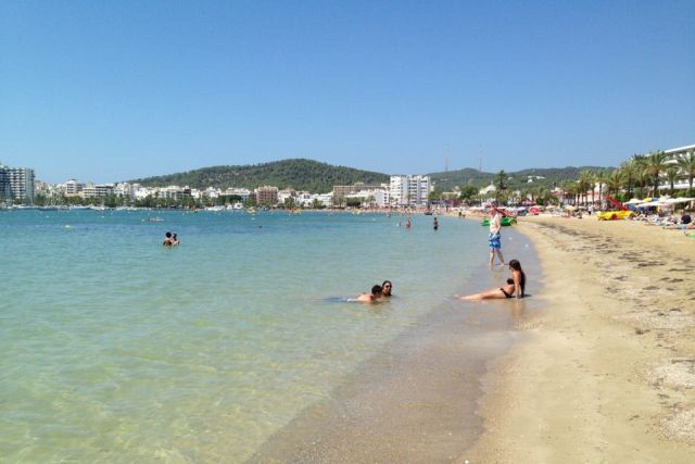 playa san antonio ibiza7