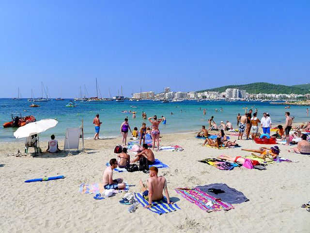 playa san antonio ibiza8