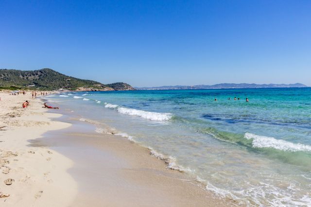 playa es cavallet ibiza