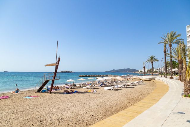 playa figueretas ibiza