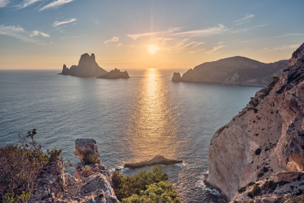 Ibiza Alternativa: Rutas de Senderismo, Cuevas y Naturaleza que (Casi) Nadie Conoce