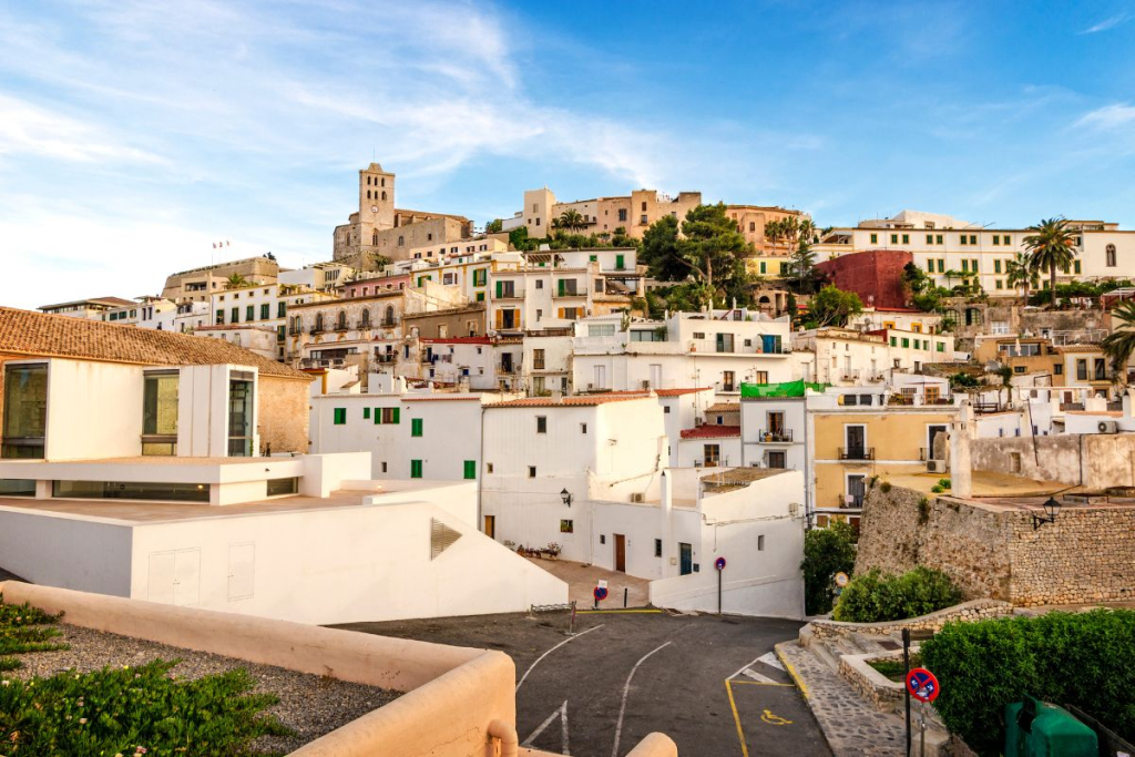 Qué Hacer en Ibiza en 4 Días: Itinerario Completo para Aprovechar la Isla al Máximo (2025)