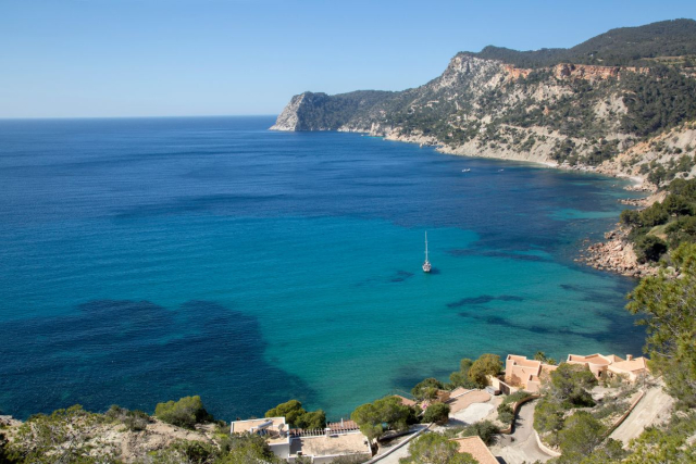 Es Cubells en Ibiza: pueblo tranquilo sobre acantilados ideal para desconectar en 2025