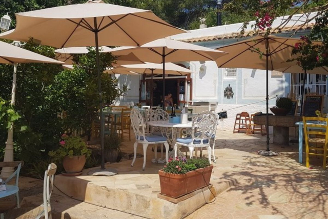 Restaurante La Paloma en Santa Gertrudis: cocina orgánica en Ibiza tranquila