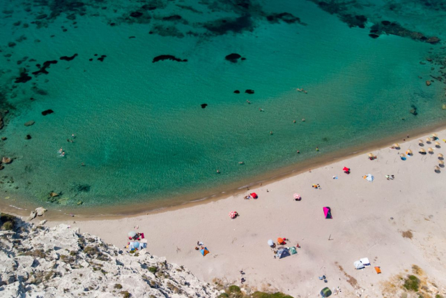 Cala Escondida junto a Cala Conta: puesta de sol tranquila y chiringuito eco-friendly