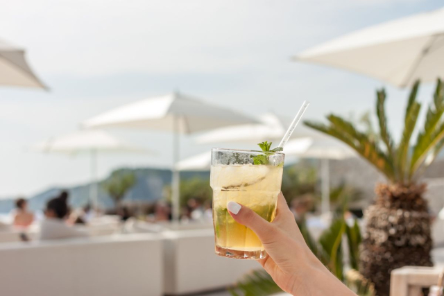 Sunset con música en directo en Café Mambo Ibiza en julio