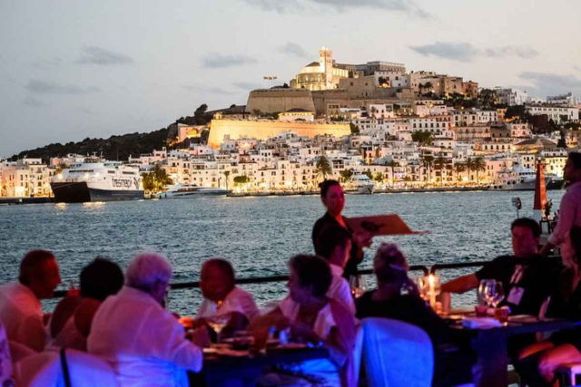 LÃo Ibiza 2025: Cena, Espectáculo y Fiesta en el Club Más Sofisticado de la Isla