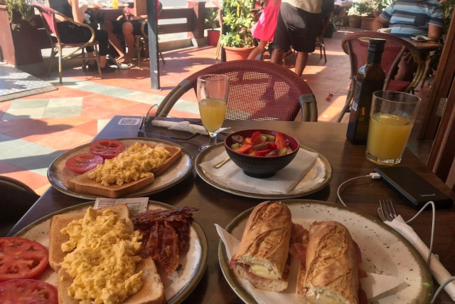 Tapas caseras en Bar Toni, Santa Eulària: comer como un local en Ibiza sin gastar mucho