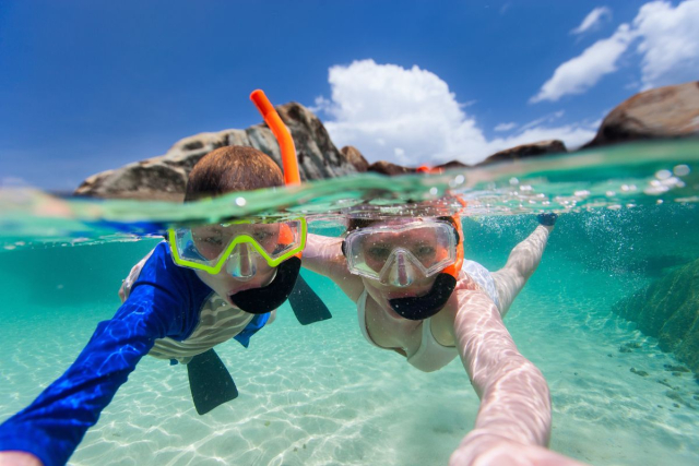 Snorkel para familias en Cala Salada, Ibiza