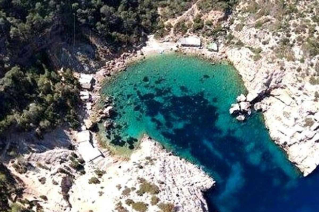 Cala Es Portitxol en Ibiza, una de las calas más tranquilas y aisladas de la isla
