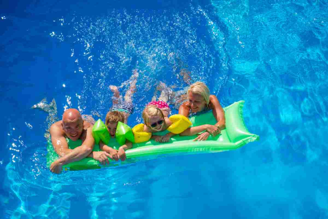 Piscina familiar con day pass en Ibiza: opción ideal para niños en verano