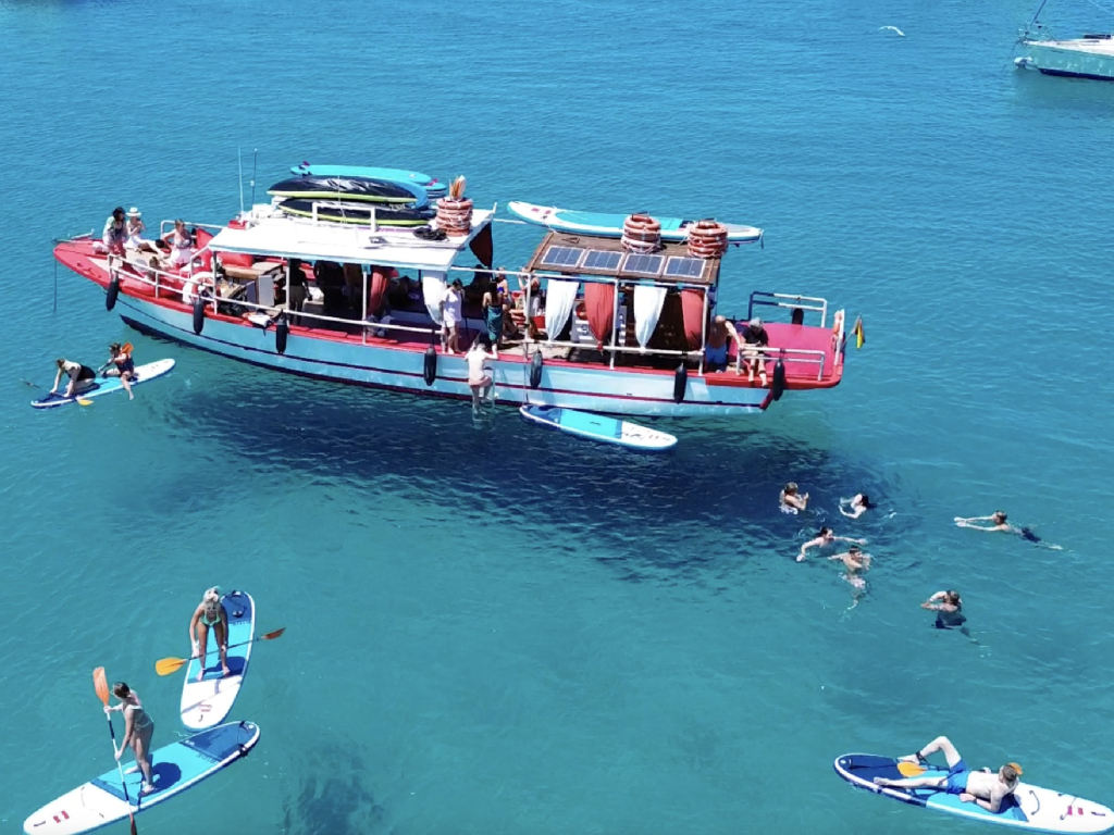 Tour de 3 horas en Barco Todo Incluido por las Calas Vírgenes de Ibiza