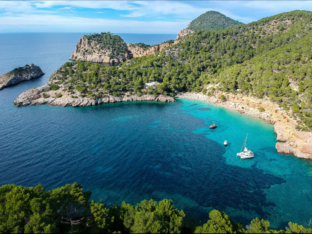 Tour en barco por Cala Salada y otras Calas de Ibiza.