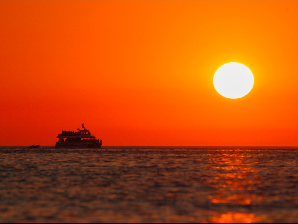 Beach Cruise Sunset - Tour por la Costa de San Antonio en Ibiza