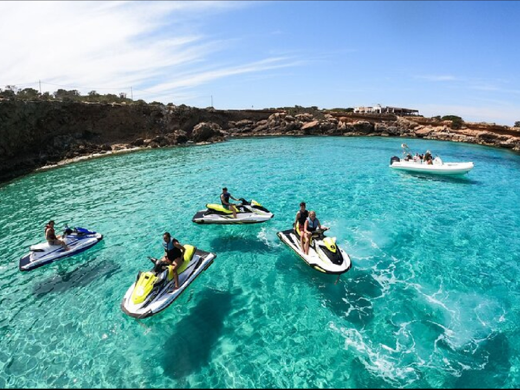 Tour Guiado en Jet Sky a Cala Comte