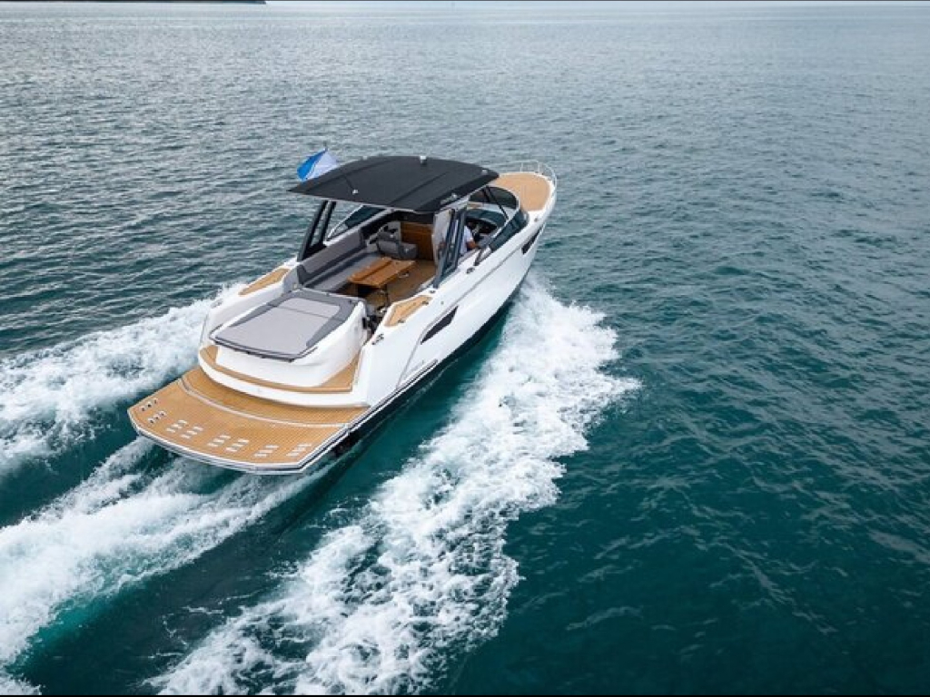 Yate Alfastreet Marine 28