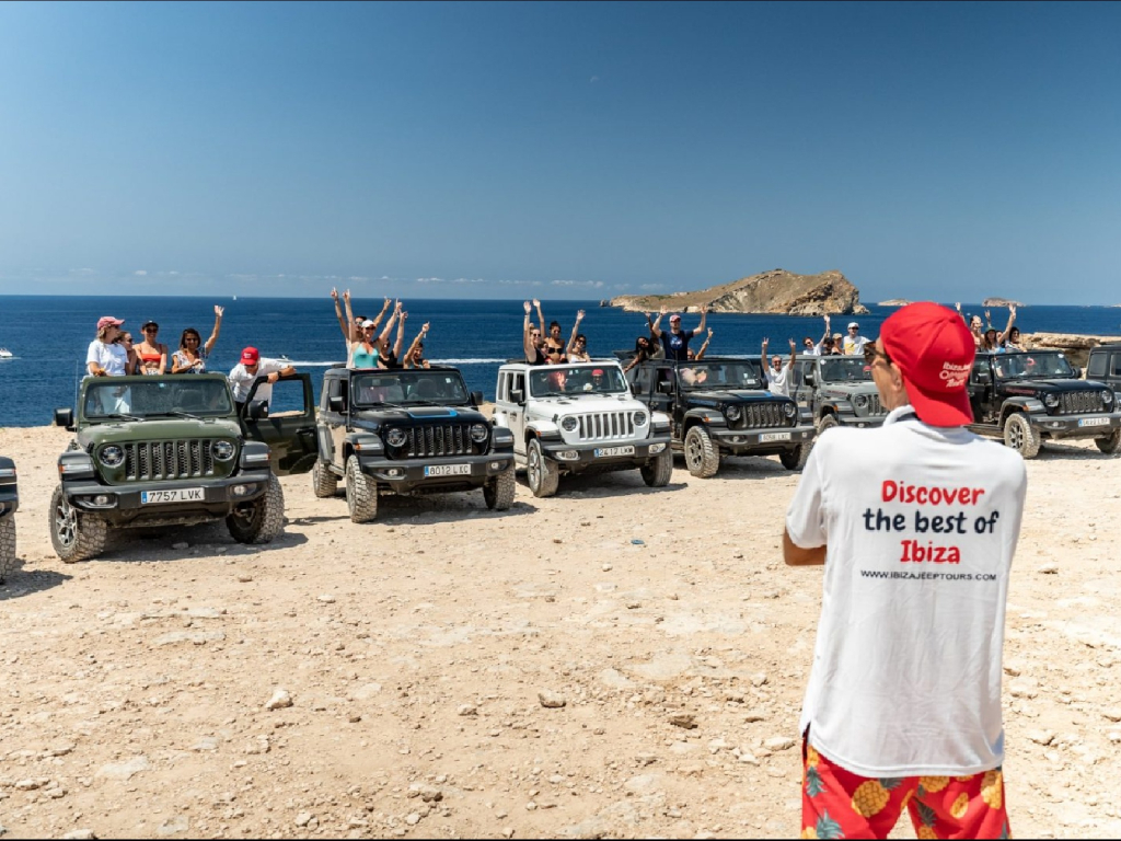 Sunset Tour en Jeep Wrangler por Ibiza