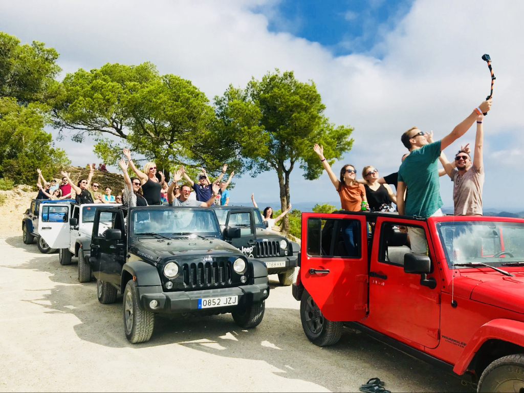 Tour Dia Completo en Jeep Wrangler en Ibiza con Actividades Acuáticas