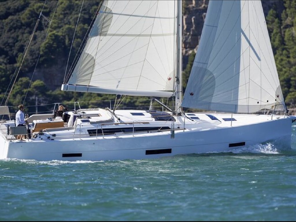 Tour Privado Medio Dia en Velero por las Costas de Ibiza