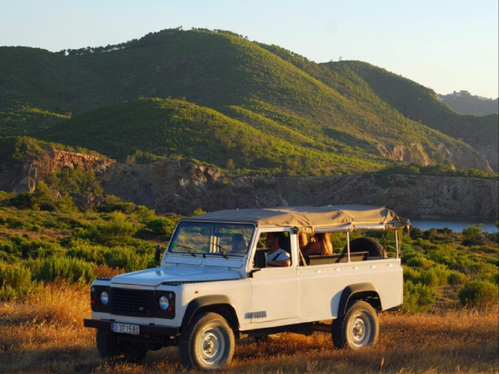 Tour Combinado en Ibiza: Paseo en Barco, 4x4 Safari, Senderismo y Sunset Picnic