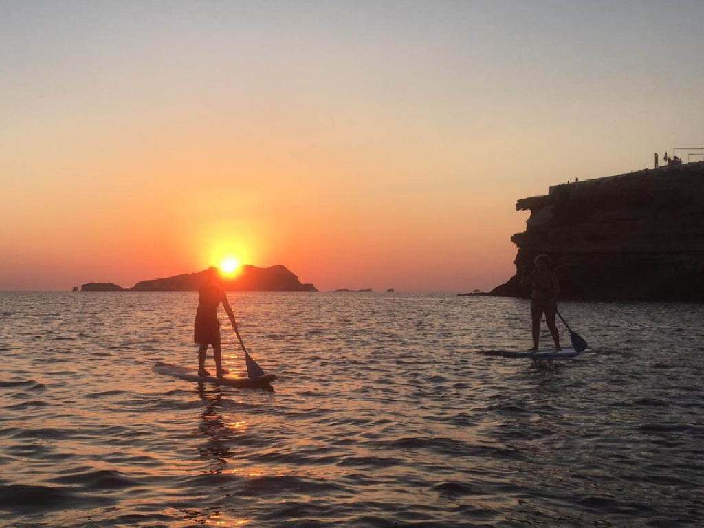 Sunset en Paddle SUP con Cava por las Playas de Ibiza