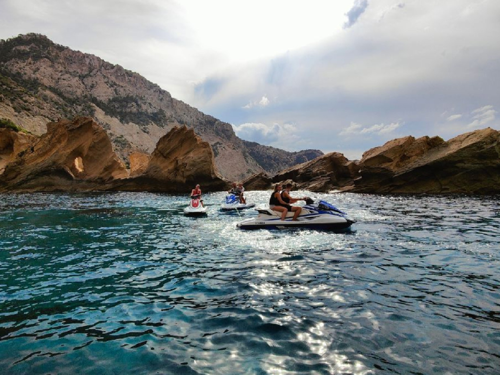 Excursión en jet ski a Atlantis en Ibiza