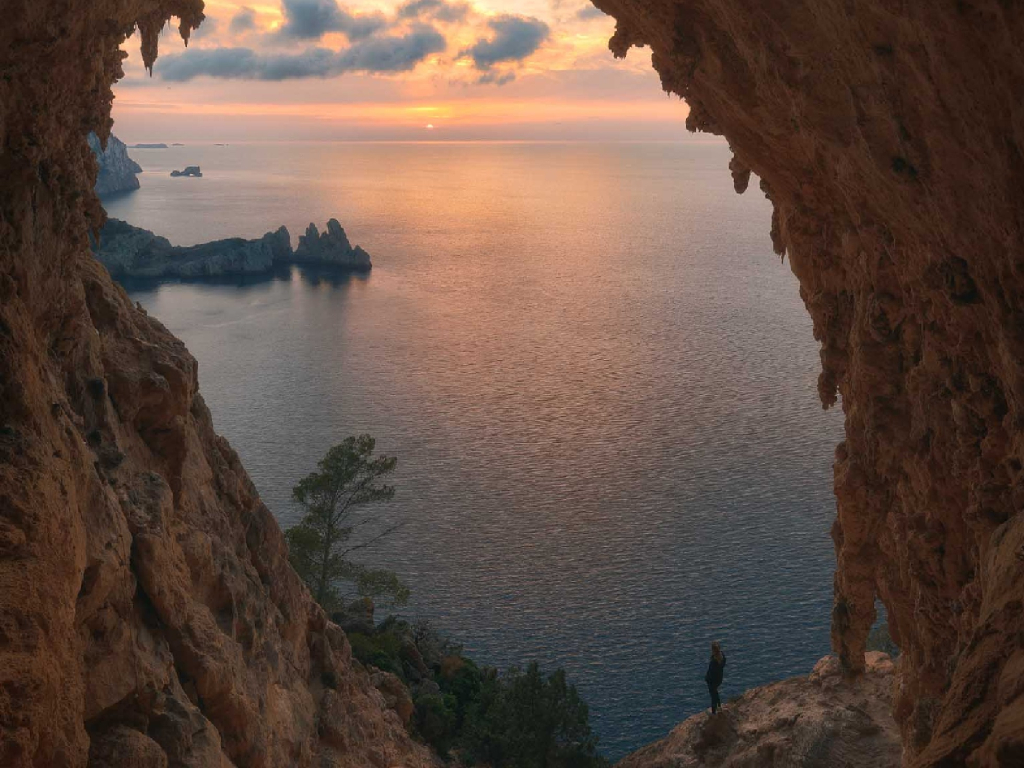 Excursión Guiada Ruta de Senderismo a El Circo en Ibiza
